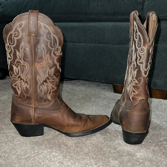Ariat Women’s western boots - Picture 3 of 15